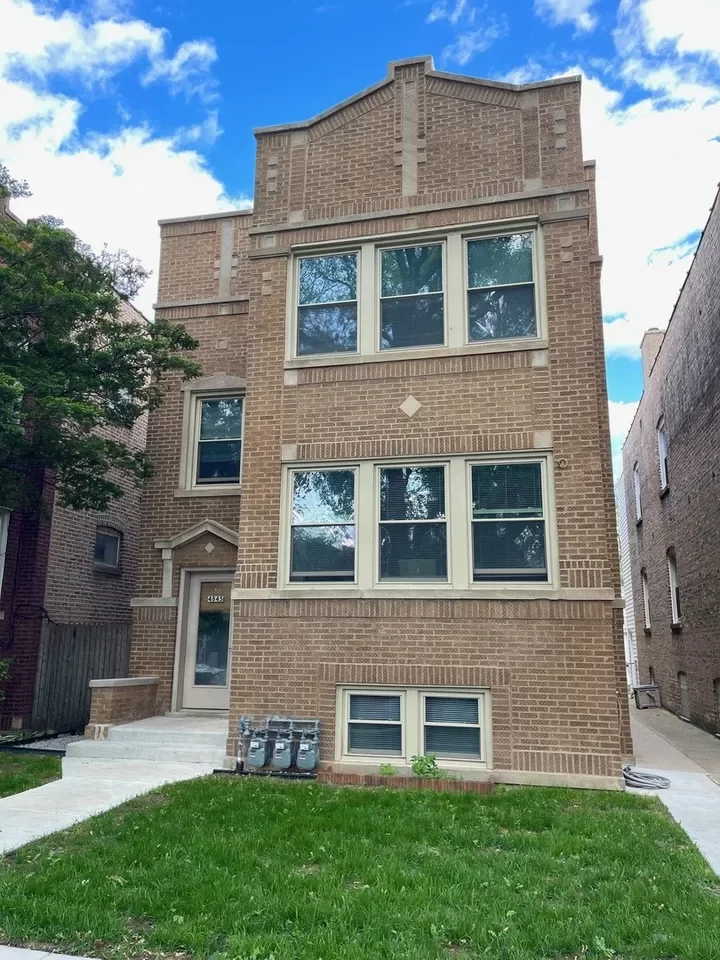 2BR House for Rent in Chicago, IL