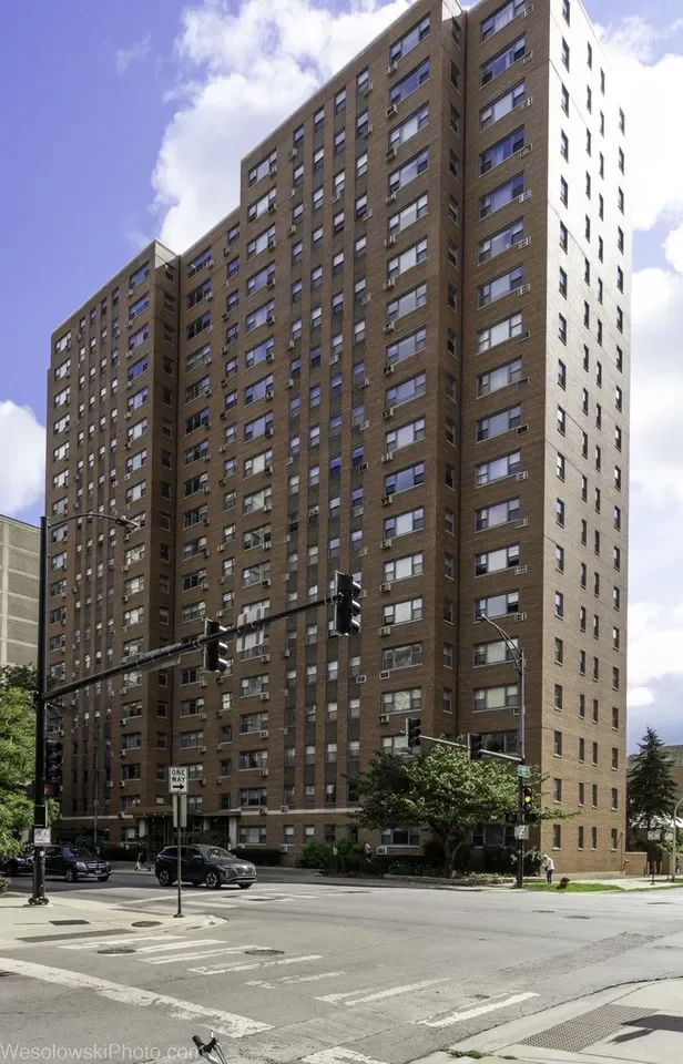 2BR Condo for Sale in Chicago, IL