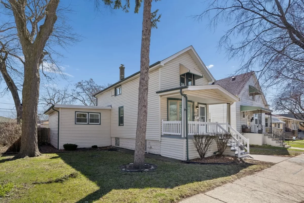 4BR House for Sale in Chicago, IL