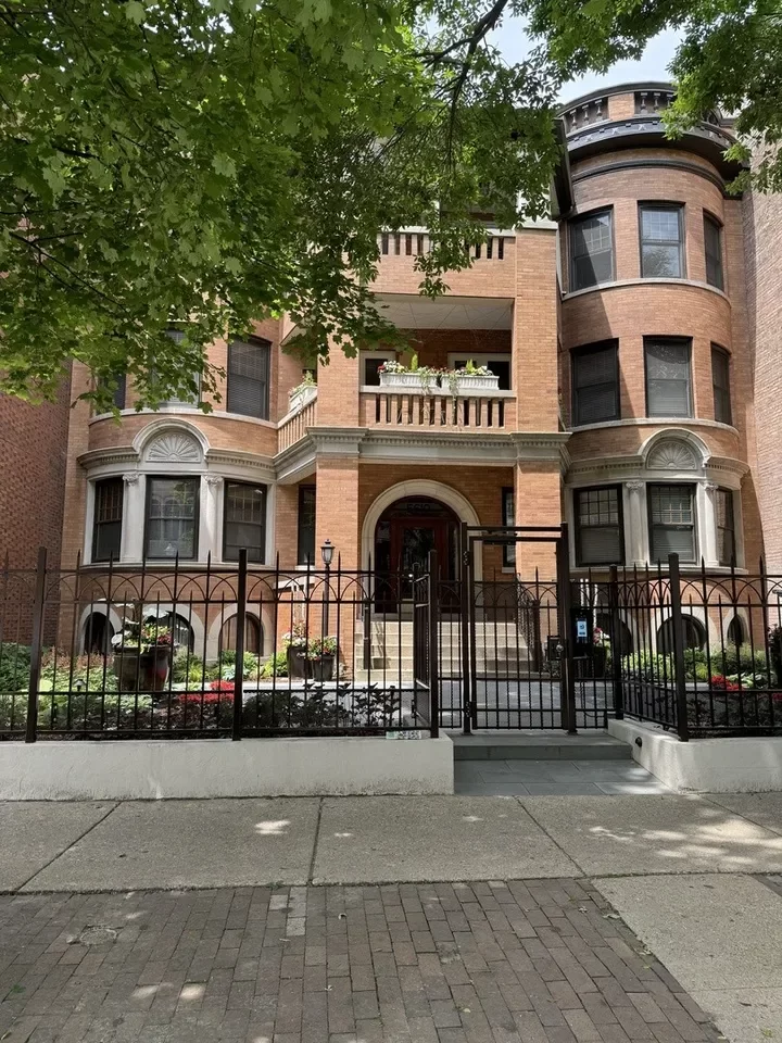 2BR House for Rent in Chicago, IL