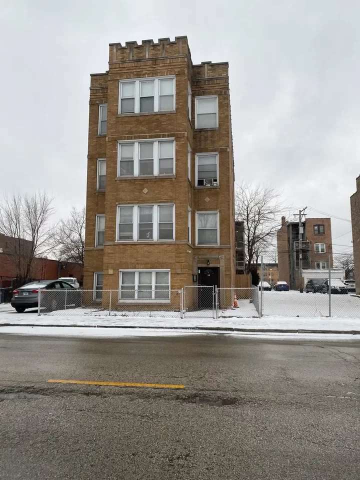 6BR Multi-Family for Sale in Chicago, IL