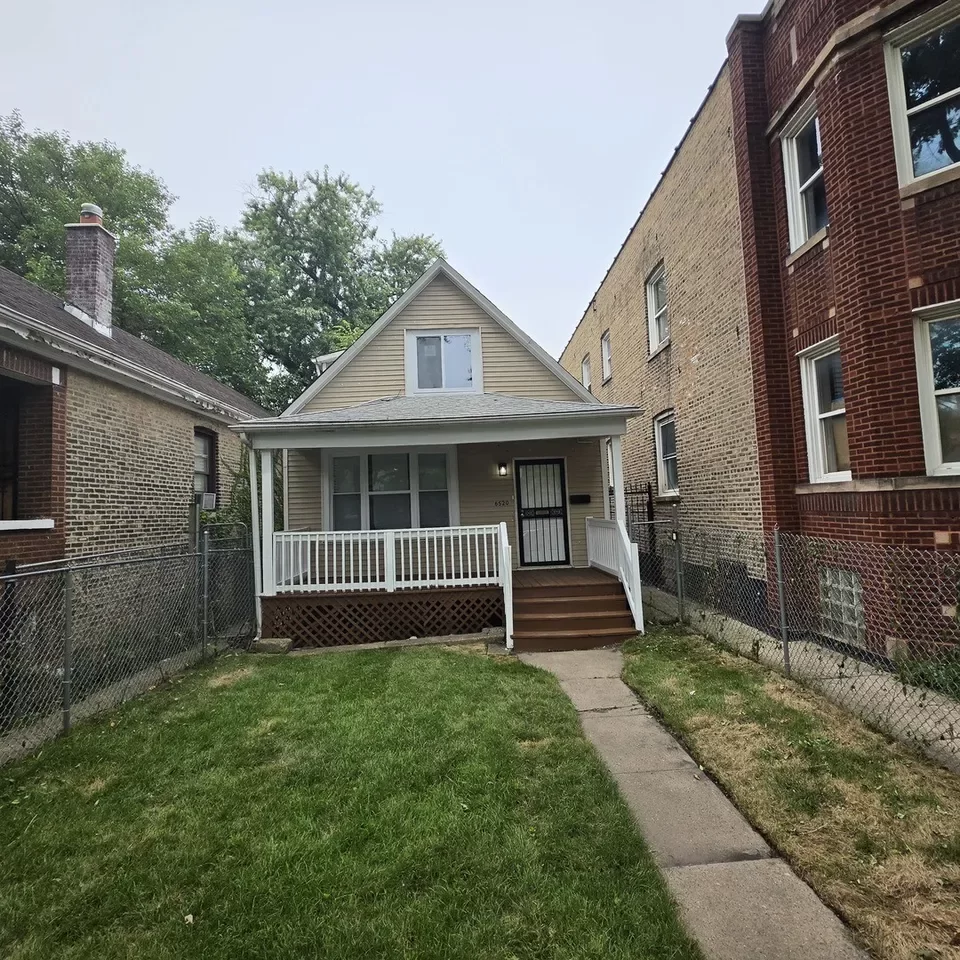 4BR House for Sale in Chicago, IL