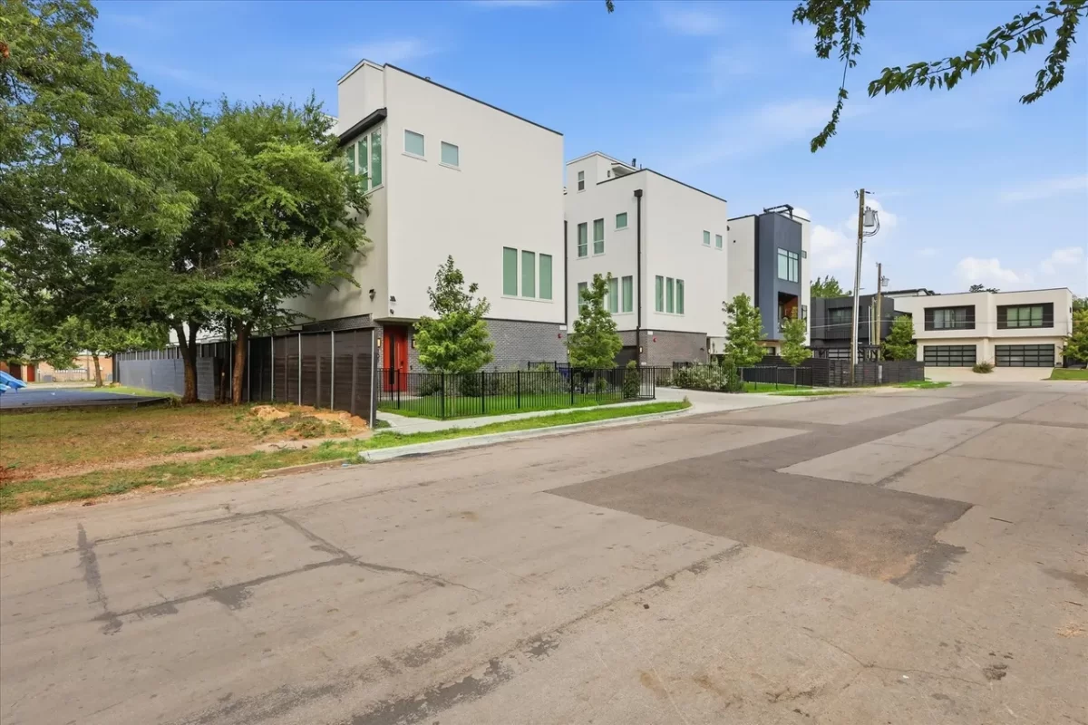 2BR Townhouse for Rent in Dallas, TX