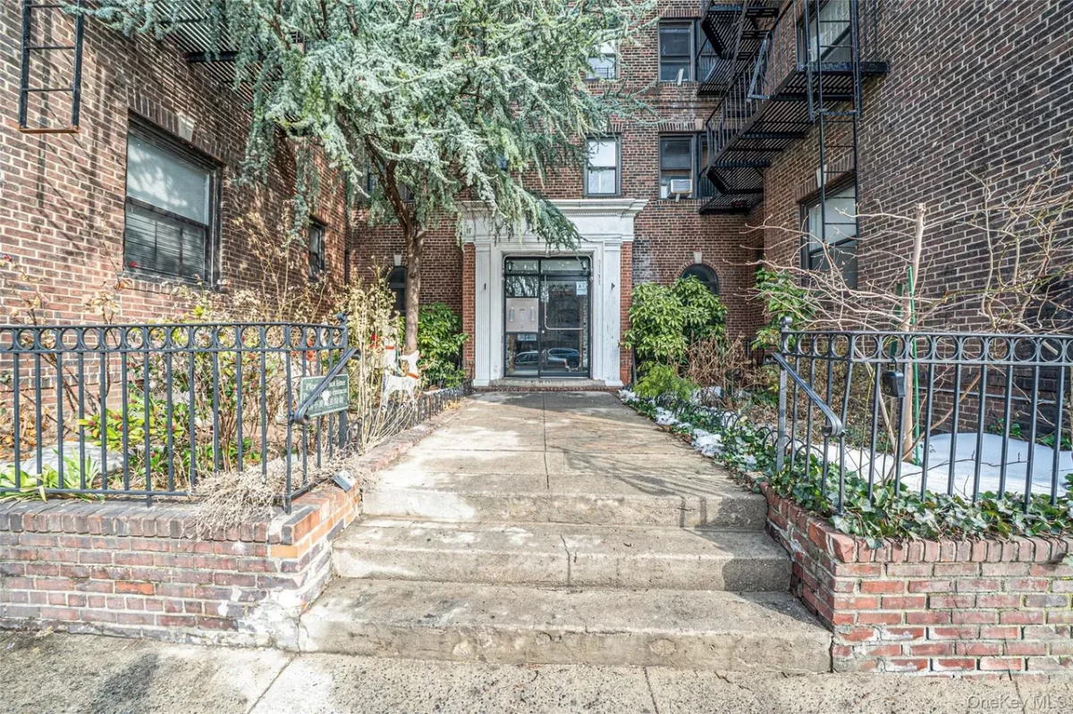 Condo for Sale in Woodside, NY