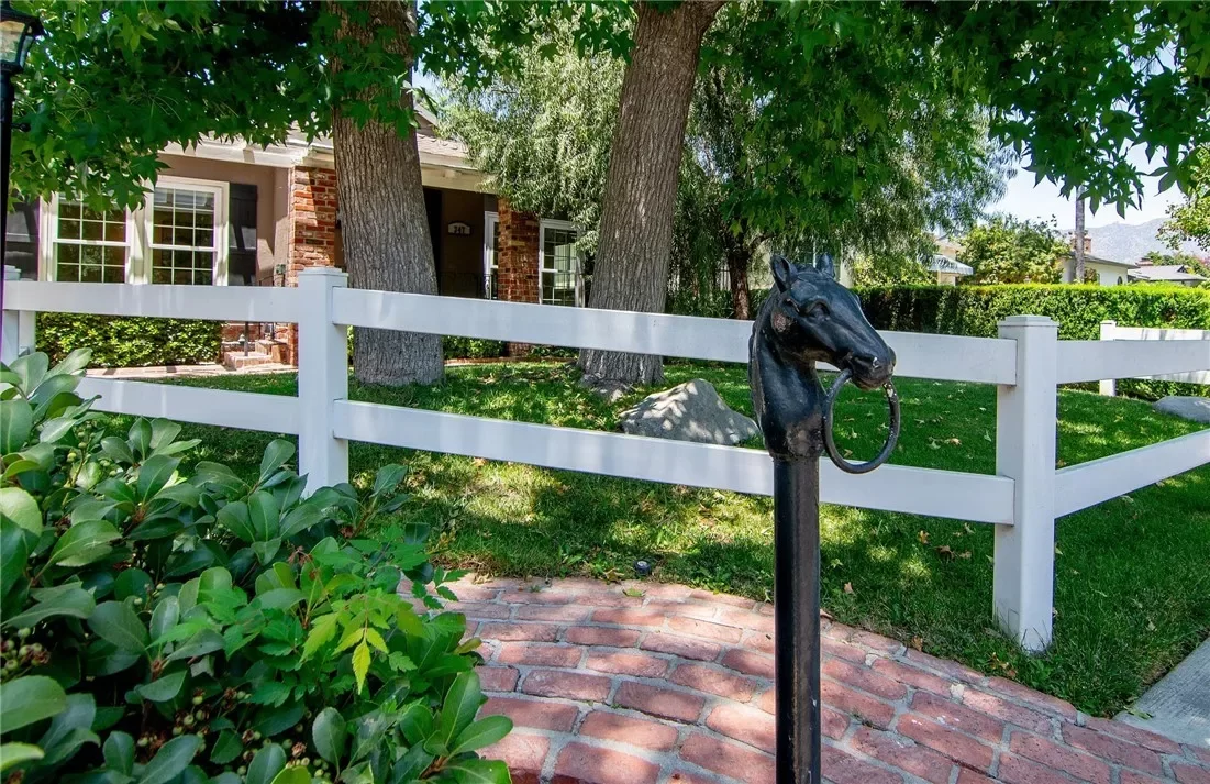 2BR House for Sale in Burbank, CA