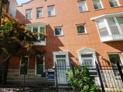 4BR Townhouse for Sale in Chicago, IL