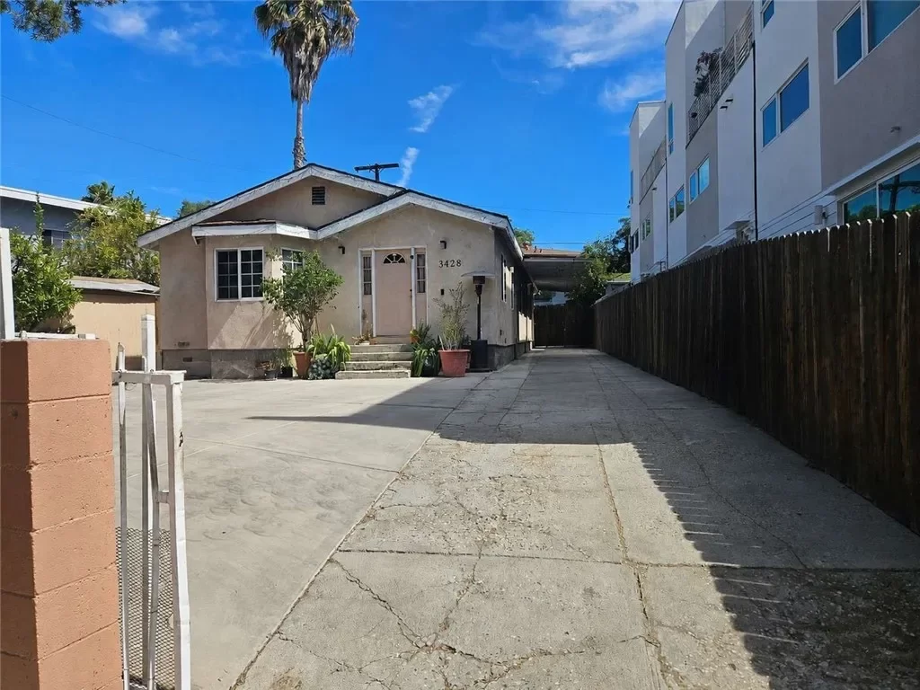 3BR House for Sale in Los Angeles, CA