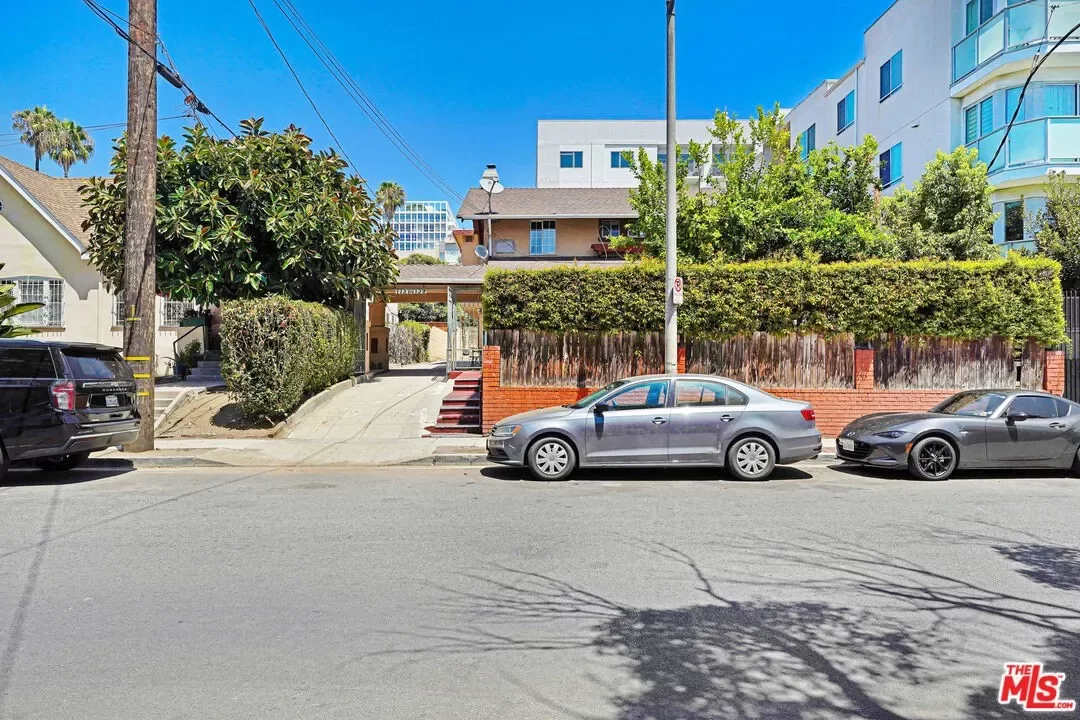 2BR Townhouse for Rent in Los Angeles, CA