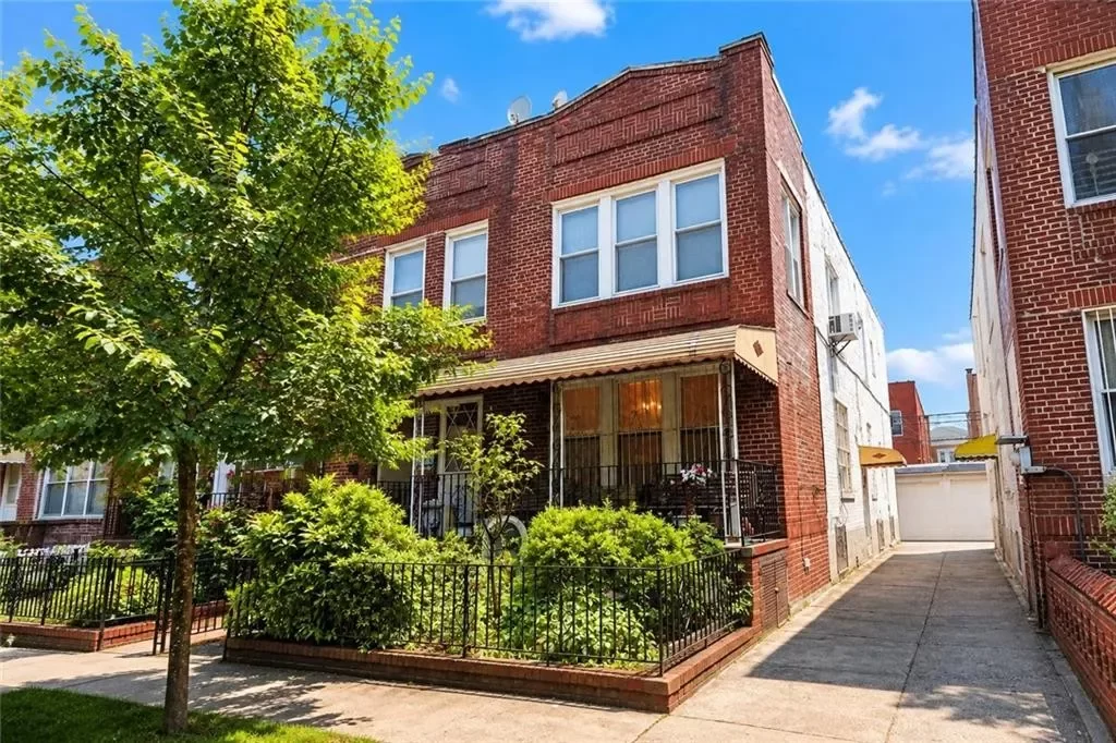 5BR Multi-Family for Sale in Brooklyn, NY