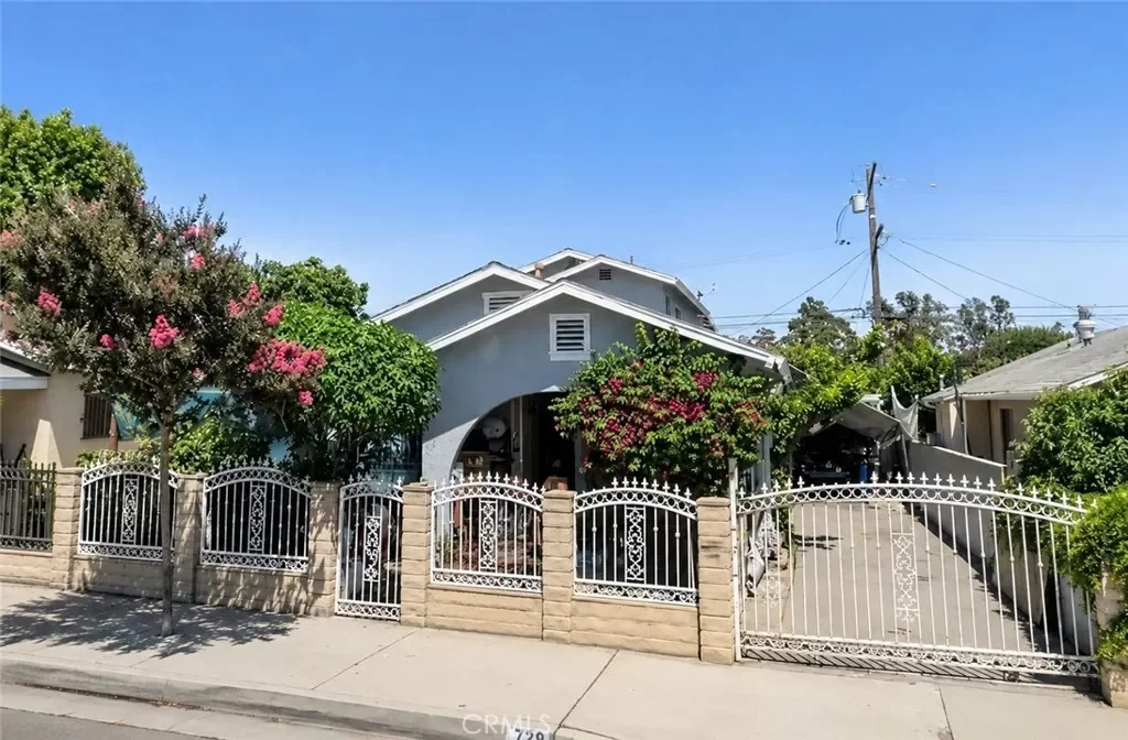 4BR House for Sale in Los Angeles, CA
