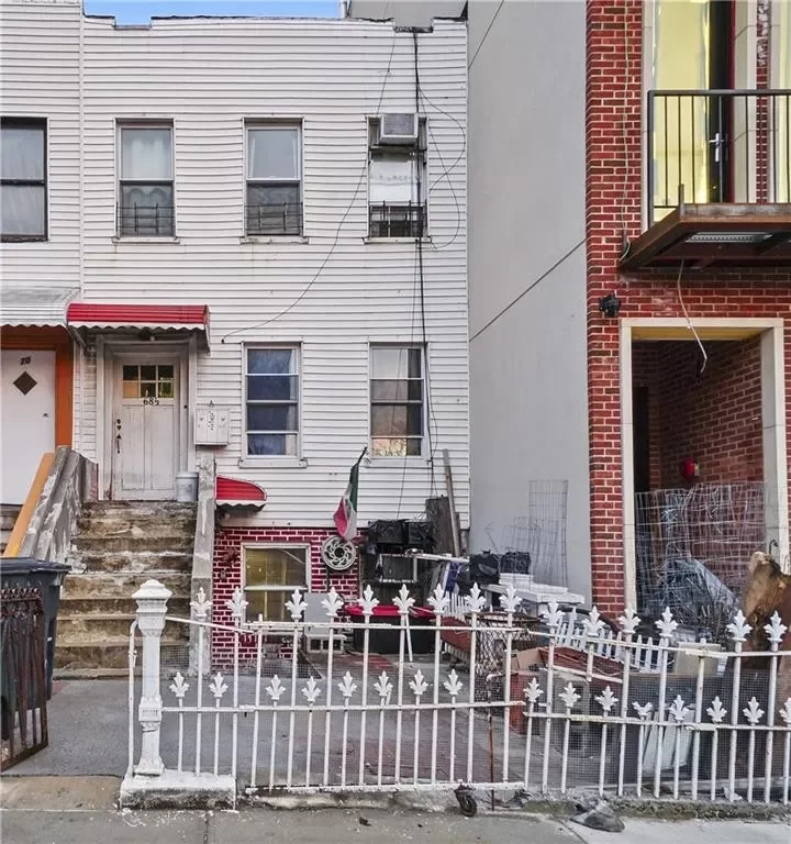 3BR Multi-Family for Sale in Brooklyn, NY
