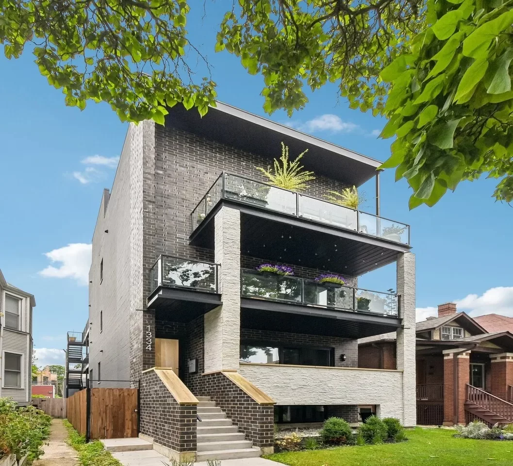 3BR Condo for Sale in Chicago, IL