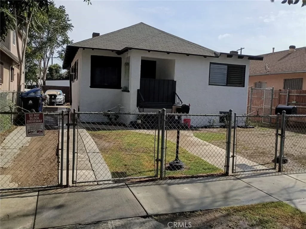 4BR Multi-Family for Sale in Los Angeles, CA