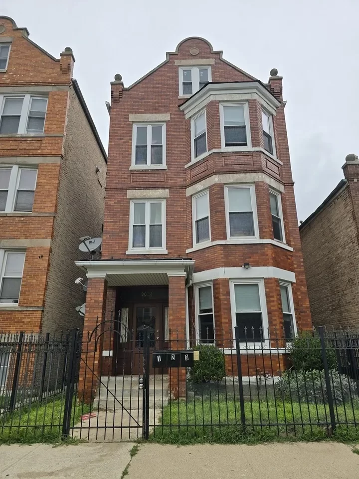 2BR House for Rent in Chicago, IL