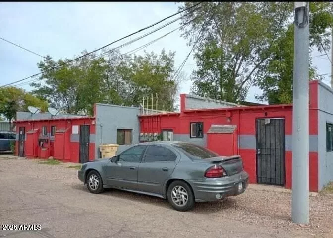 6BR Multi-Family for Sale in Glendale, AZ
