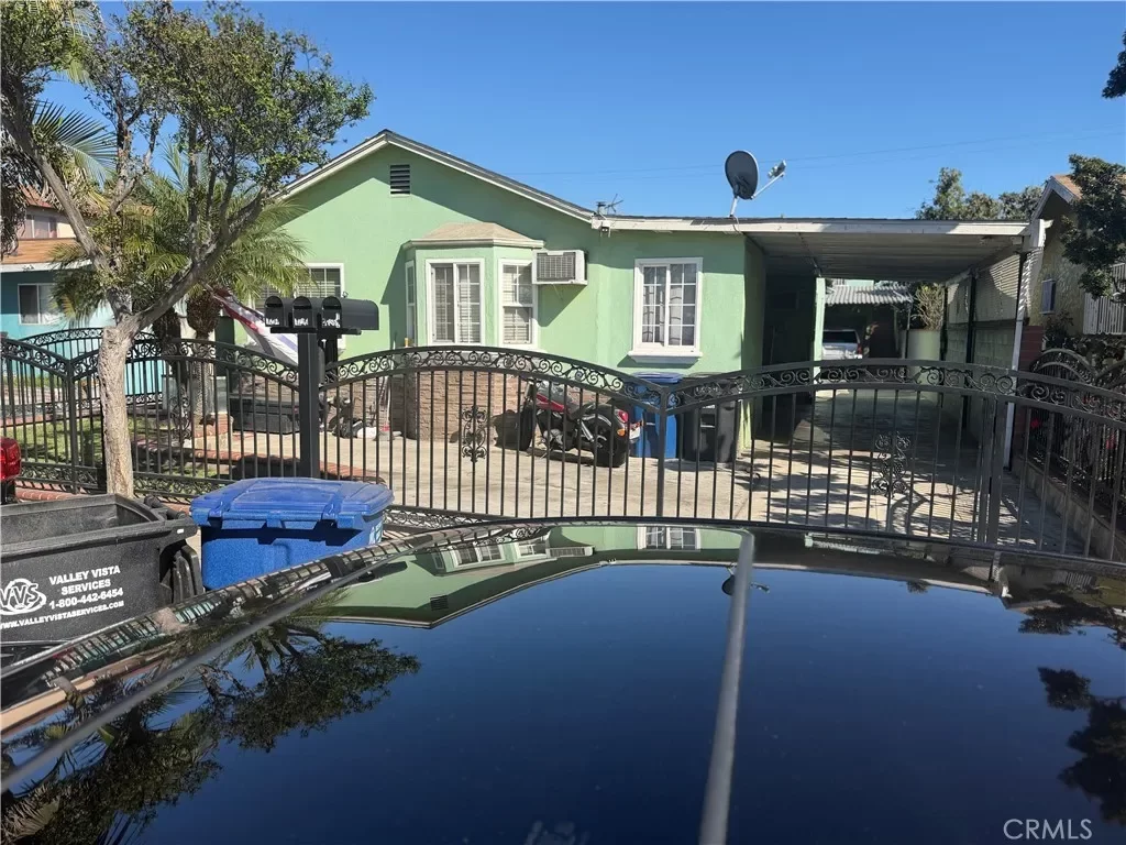 5BR Multi-Family for Sale in Los Angeles, CA