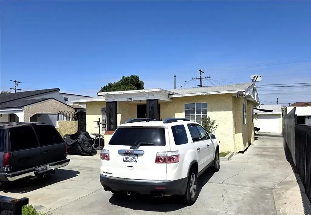 5BR Multi-Family for Sale in Huntington Park, CA
