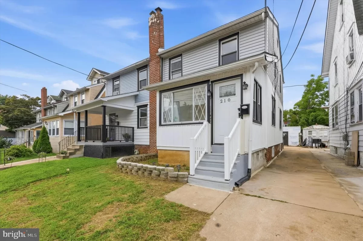 3BR Townhouse for Sale in Darby, PA