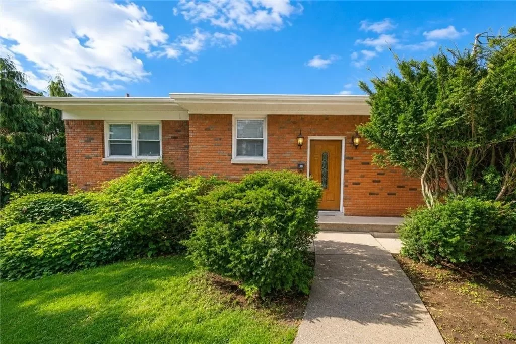 6BR House for Sale in Brooklyn, NY
