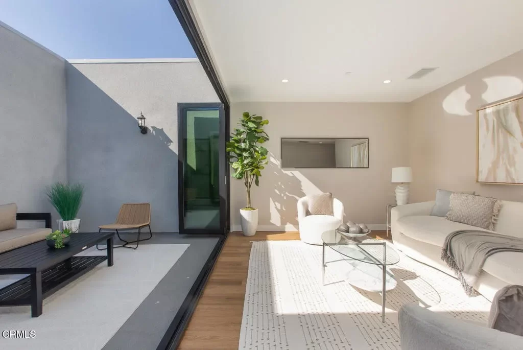 2BR House for Rent in Los Angeles, CA