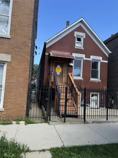 8BR House for Sale in Chicago, IL