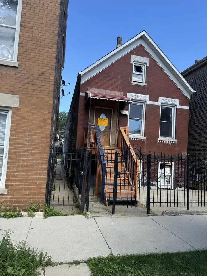 8BR House for Sale in Chicago, IL