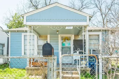 2BR House for Sale in Dallas, TX