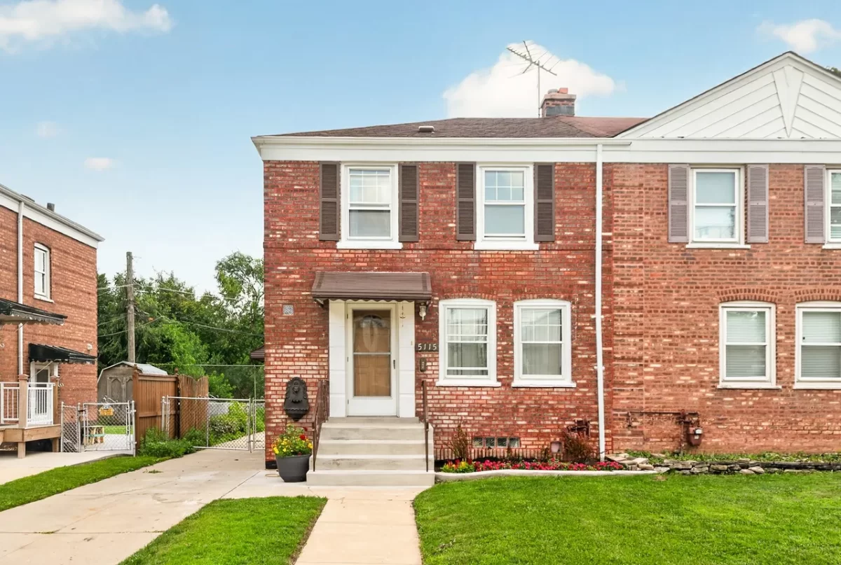3BR Townhouse for Sale in Chicago, IL
