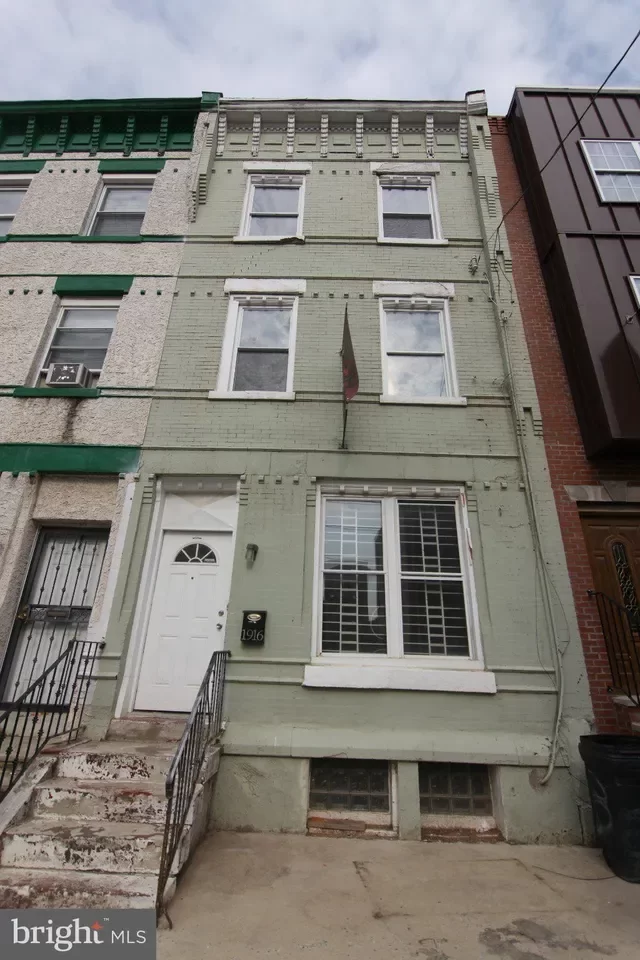 5BR Townhouse for Sale in Philadelphia, PA