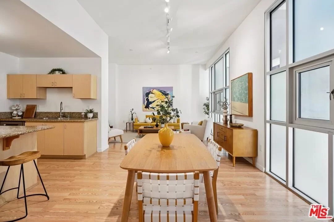 2BR Condo for Sale in Los Angeles, CA