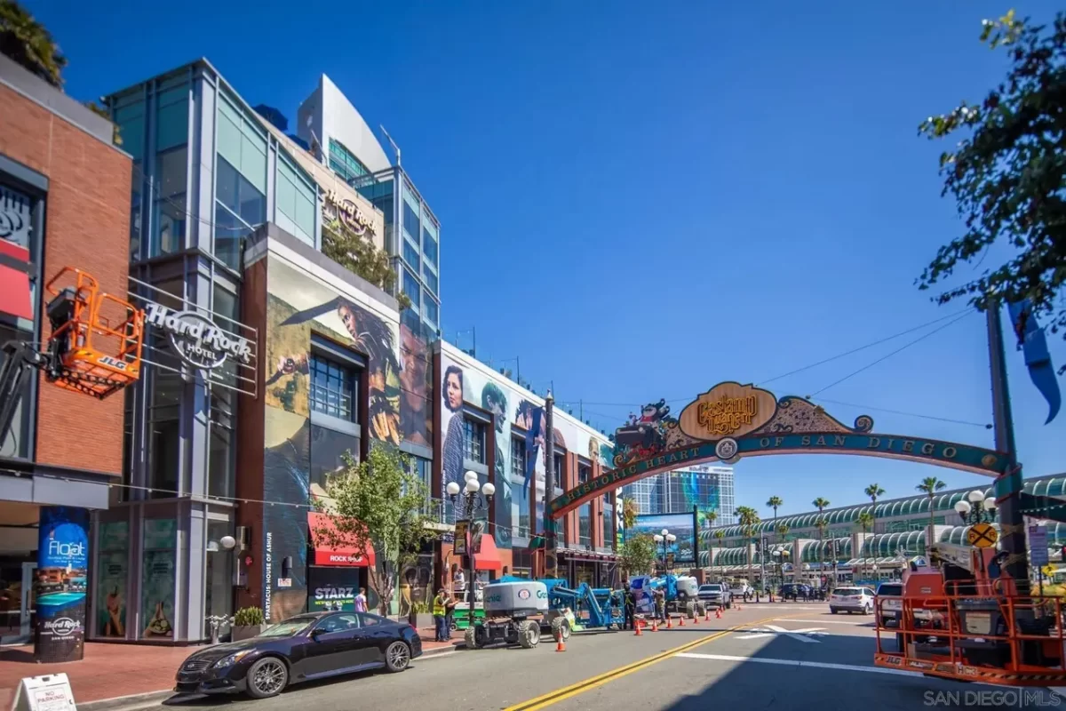 Condo for Sale in San Diego, CA