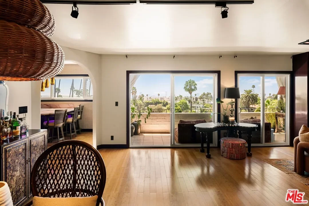 2BR Condo for Sale in Los Angeles, CA