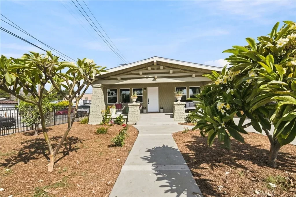 7BR Multi-Family for Sale in Los Angeles, CA