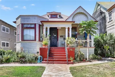 3BR Multi-Family for Sale in Los Angeles, CA