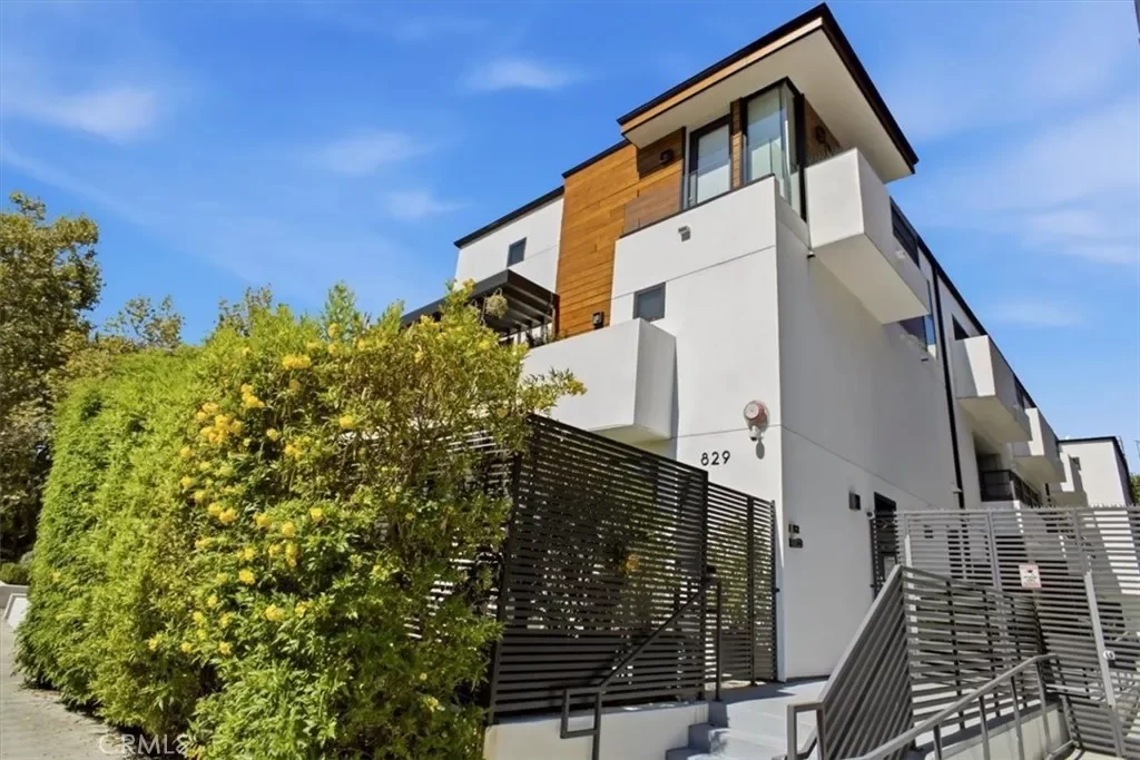 3BR Condo for Sale in Los Angeles, CA