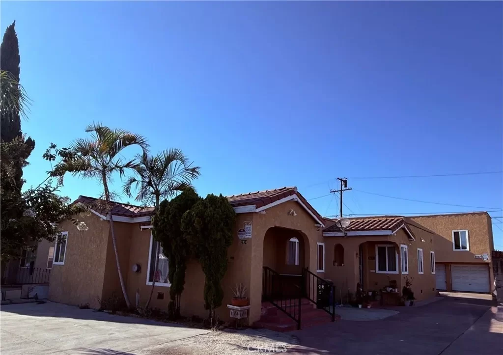 5BR Multi-Family for Sale in Huntington Park, CA