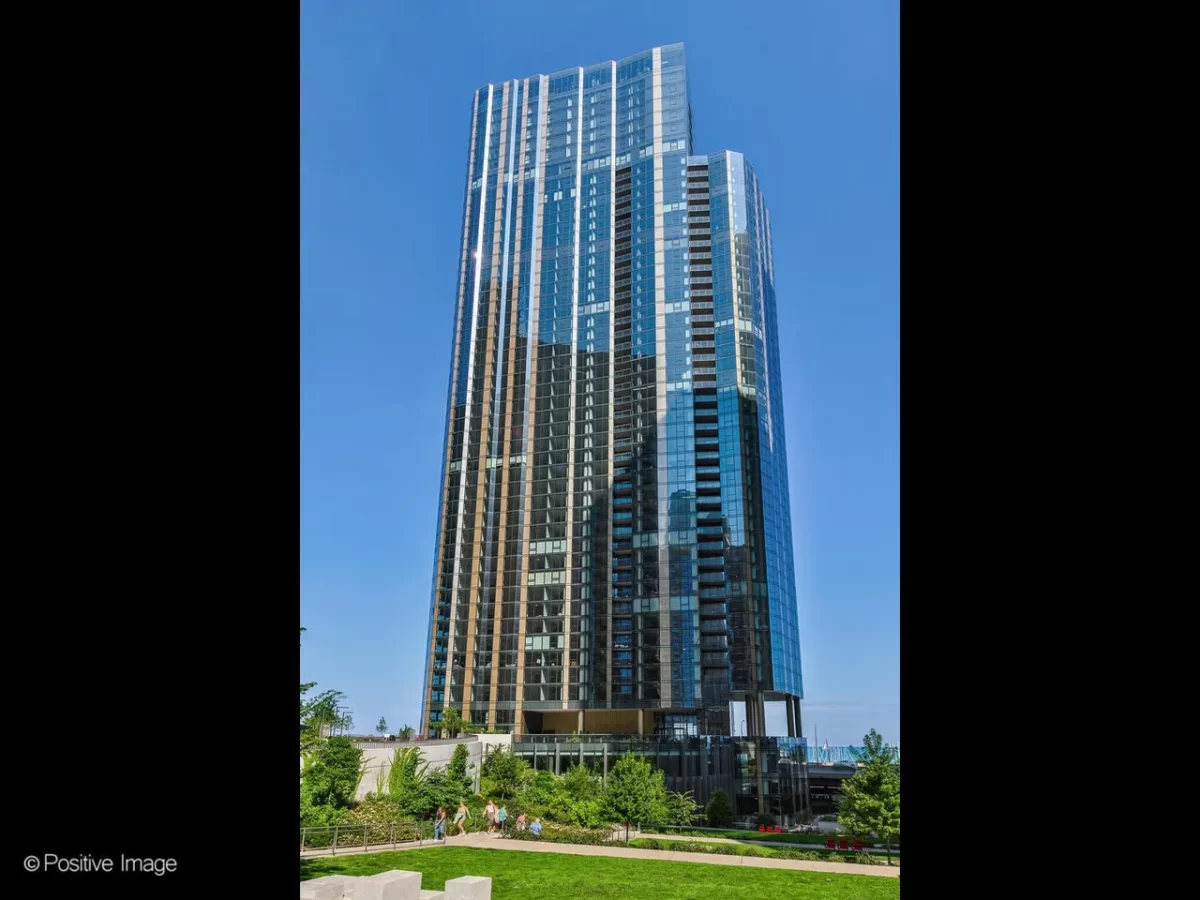 2BR House for Rent in Chicago, IL