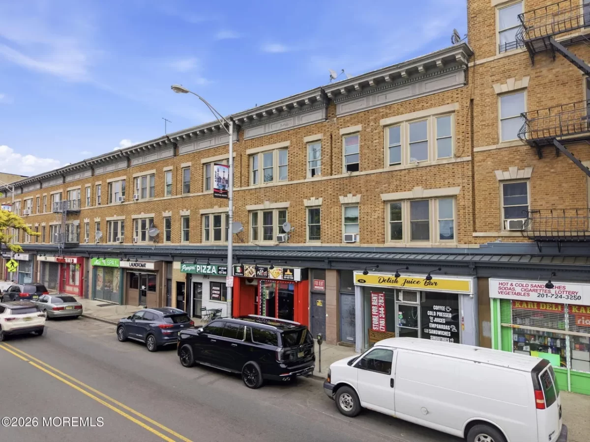 6BR Multi-Family for Sale in Jersey City, NJ