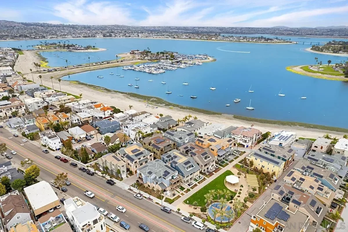 4BR Condo for Sale in San Diego, CA