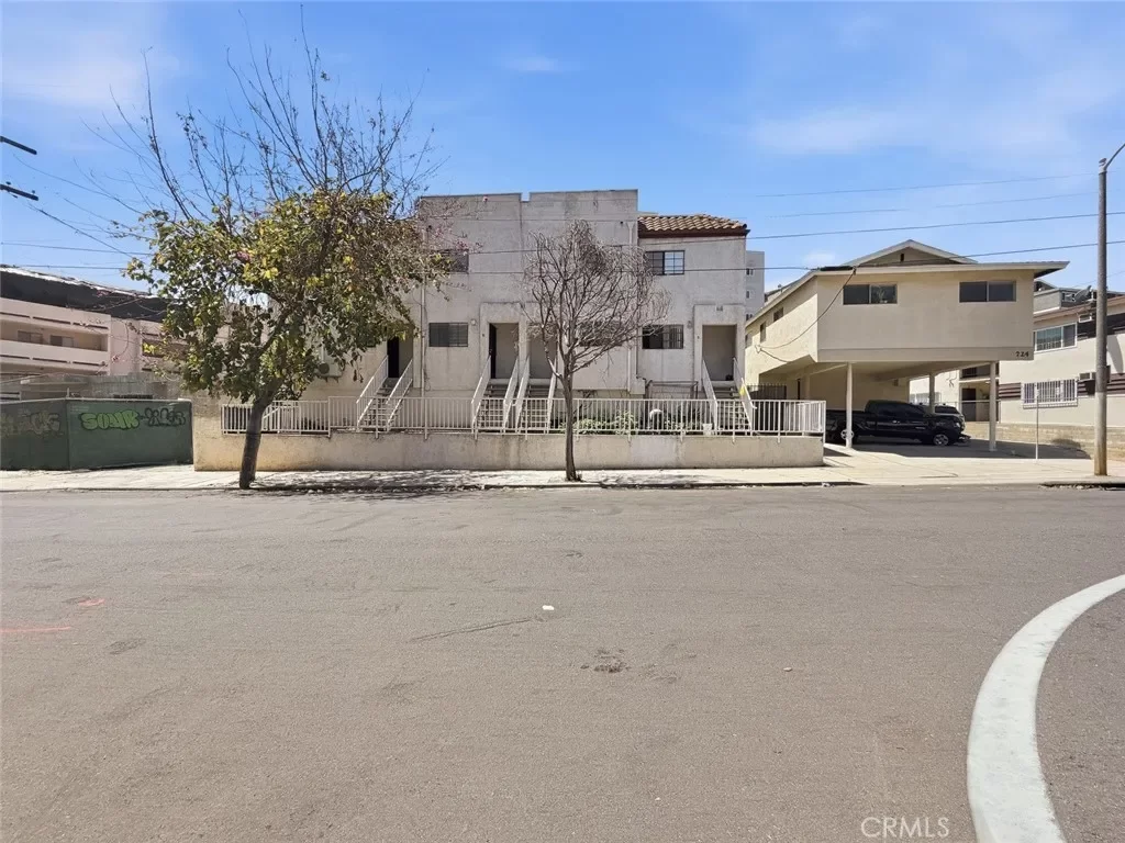 2BR Townhouse for Sale in Los Angeles, CA