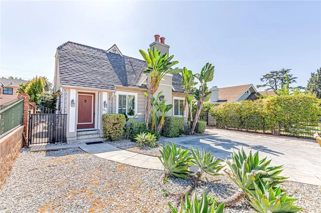 5BR Multi-Family for Sale in Los Angeles, CA