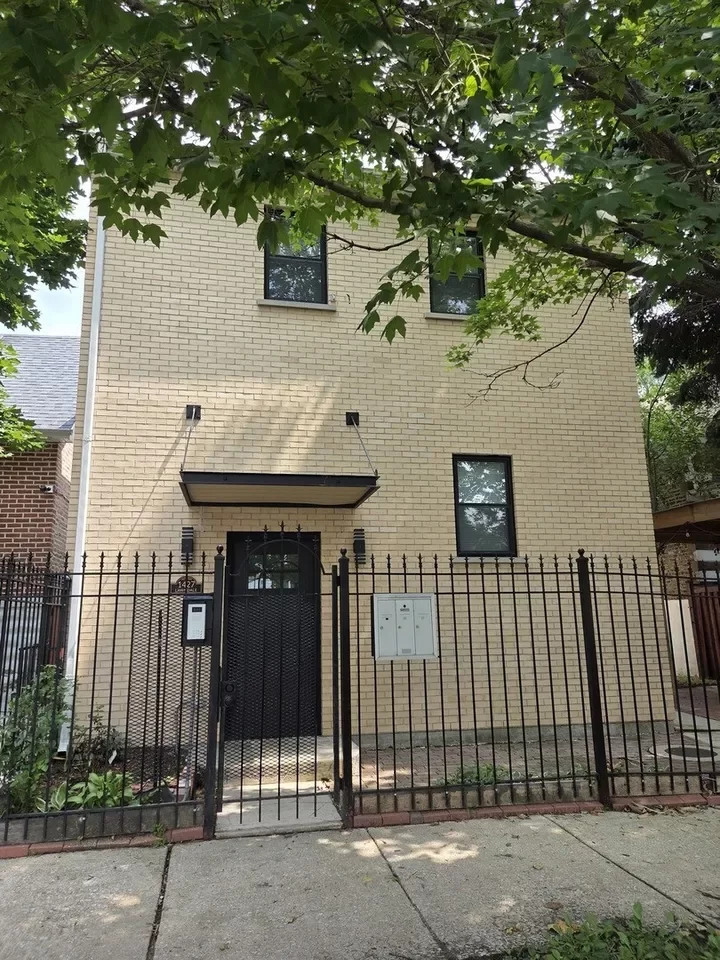 2BR House for Rent in Chicago, IL
