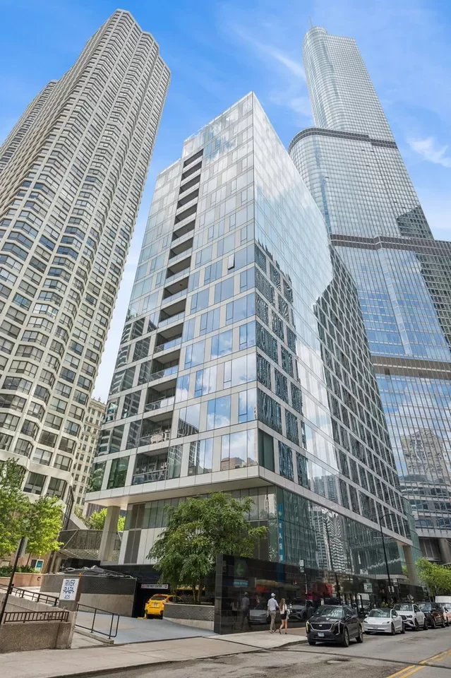 3BR Condo for Sale in Chicago, IL