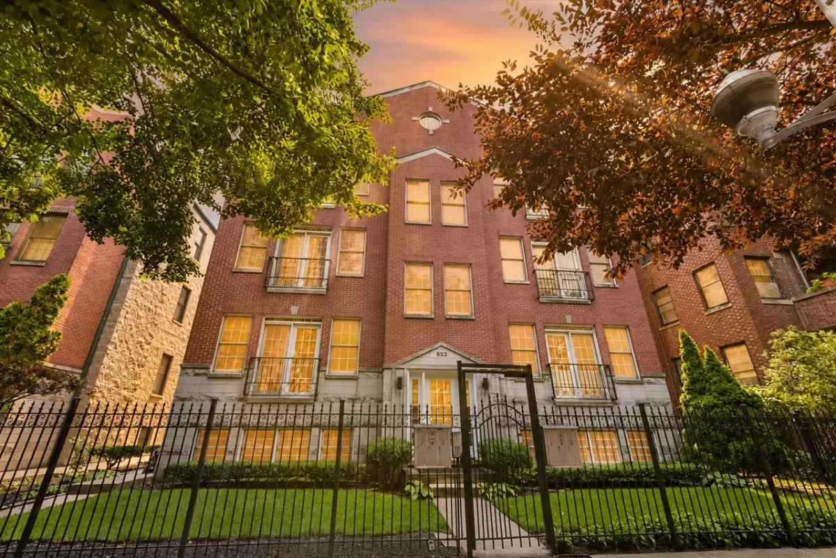 3BR Condo for Sale in Chicago, IL