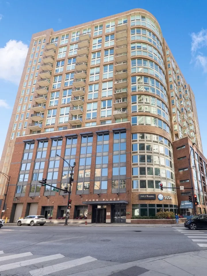 2BR Condo for Sale in Chicago, IL