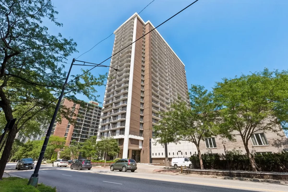 2BR Condo for Sale in Chicago, IL