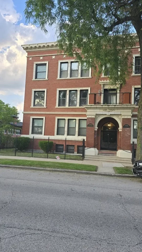 3BR Condo for Sale in Chicago, IL