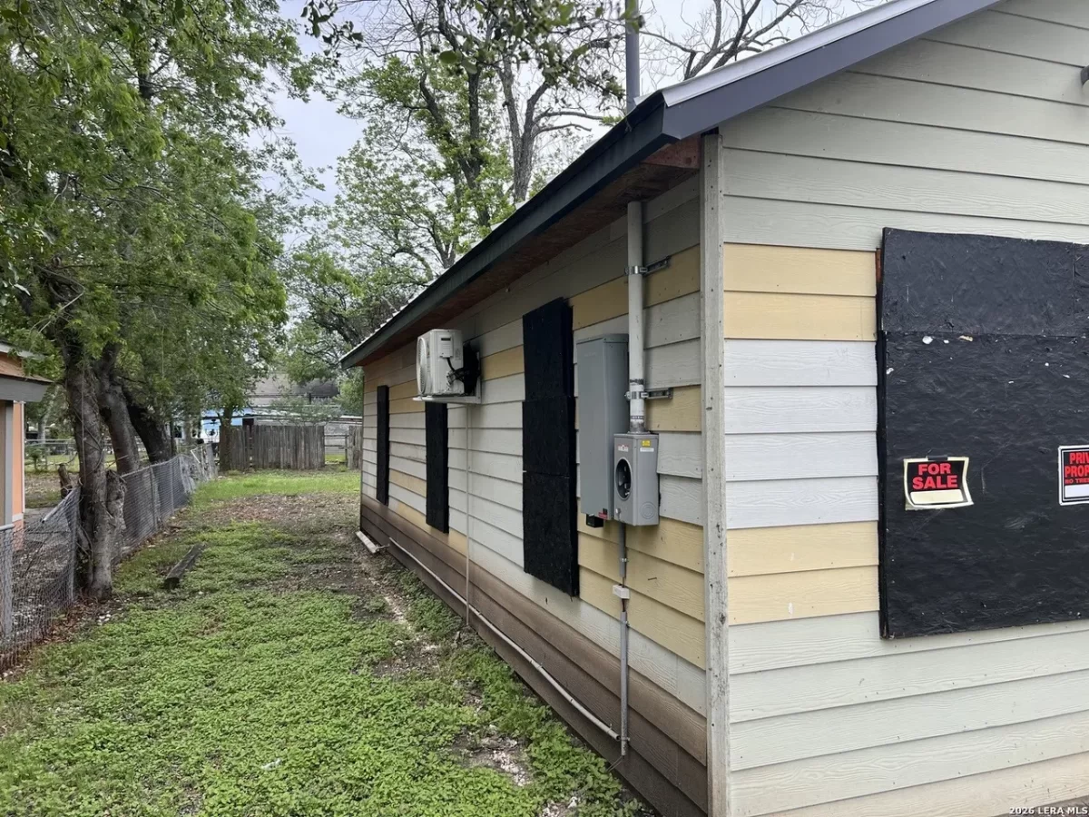 2BR House for Sale in San Antonio, TX