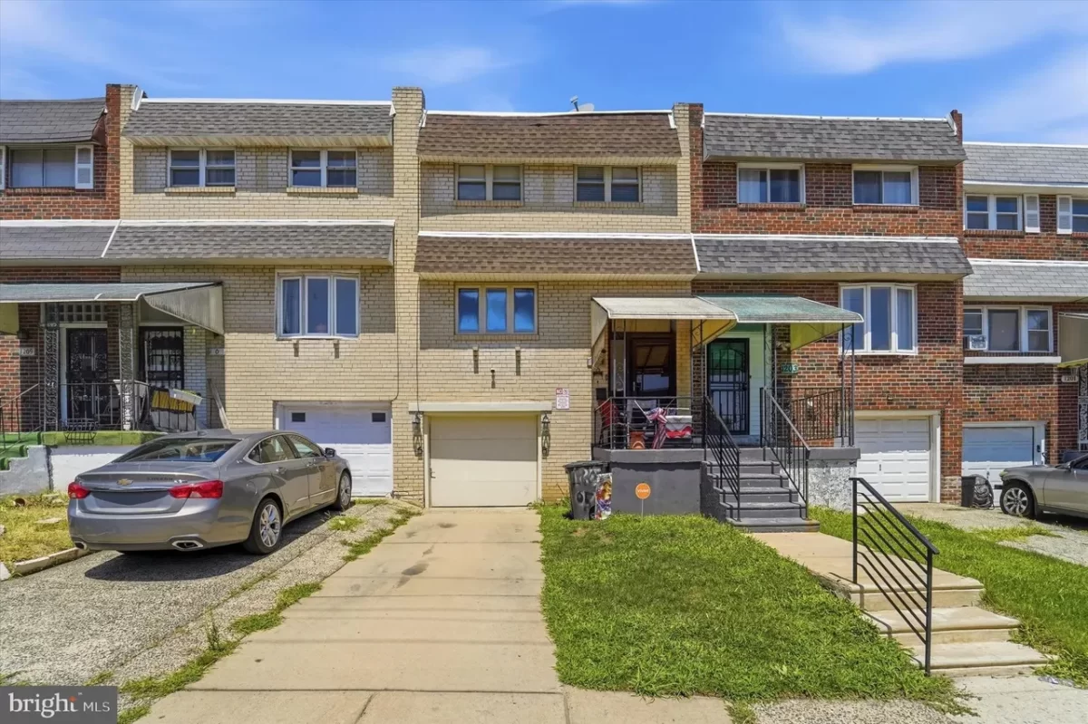 4BR Townhouse for Sale in Philadelphia, PA
