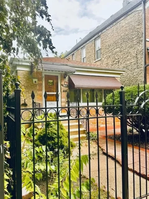 3BR House for Sale in Chicago, IL